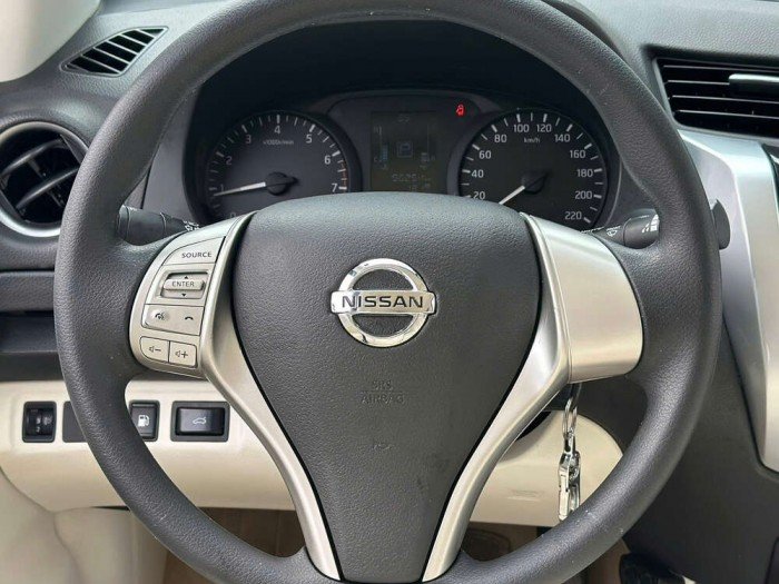 Nissan terra E máy xăng 1 cầu 2018