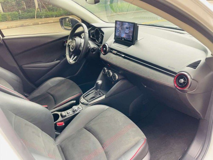 Mazda 2 Premium 2024