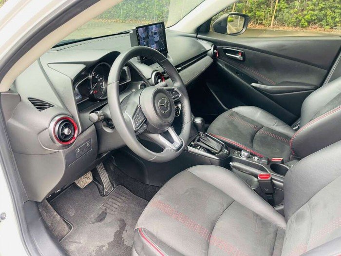 Mazda 2 Premium 2024