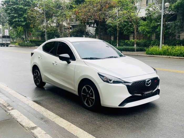 Mazda 2 Premium 2024