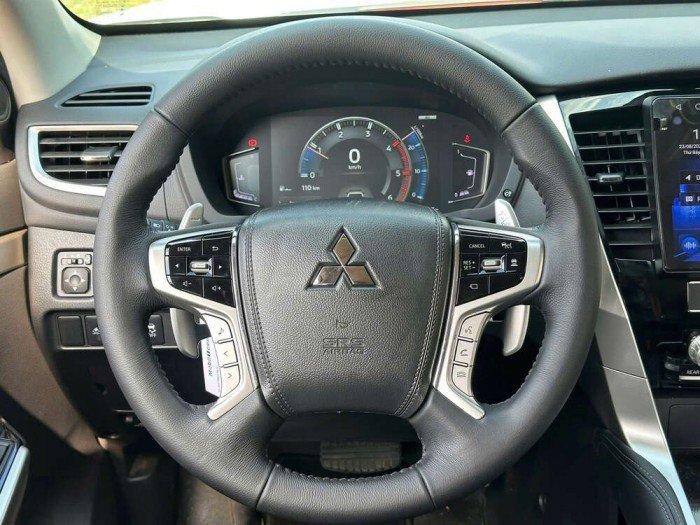 Pajero sport 2.4 4x4 4WD 2023 Pajero sport 2.4 4x4 4WD 2023