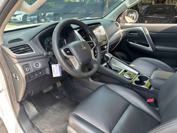 Pajero sport 2.4 4x4 4WD 2023 Pajero sport 2.4 4x4 4WD 2023