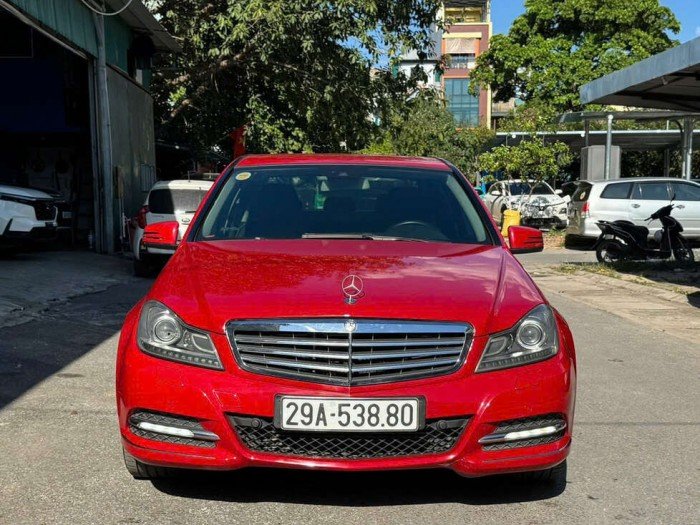 Mercedes Benz C250 2012 đỏ rực rỡ