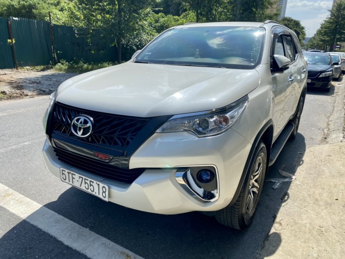 Toyota Fortuner 2.7V  4x2AT 2019