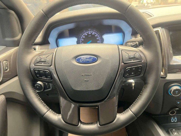 Everest titanium 1 cầu 2016 Everest titanium 1 cầu 2016