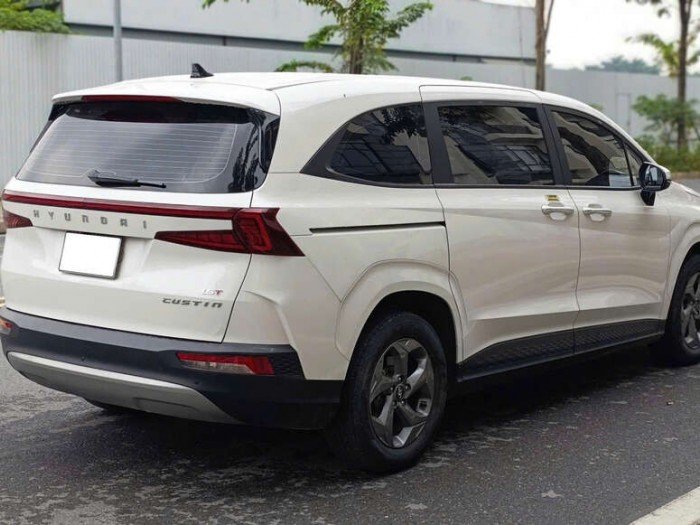 Hyundai Custin 1.5 Tiêu chuẩn 2023