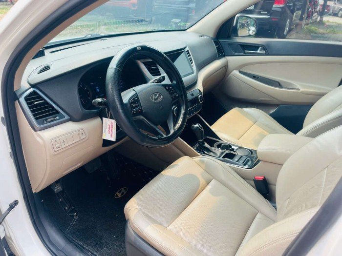 Hyundai Tucson 2.0 AT phiên bản 2015 nhập khẩu