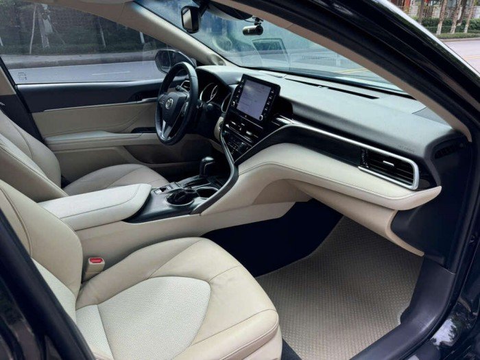 Toyota Camry 2.5Q 2022