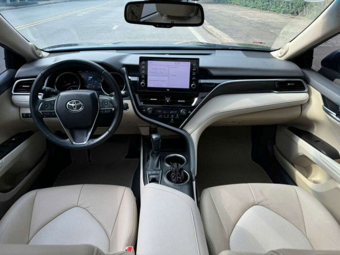 Toyota Camry 2.5Q 2022