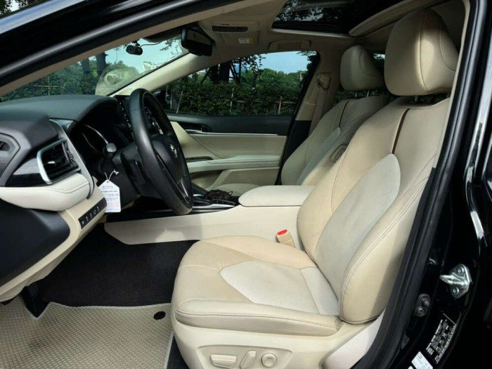 Toyota Camry 2.5Q 2022