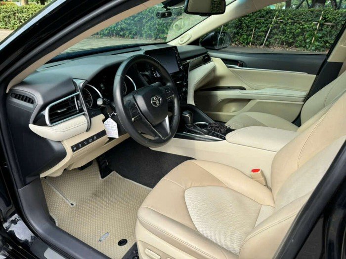 Toyota Camry 2.5Q 2022