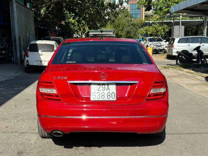 Mercedes Benz C250 2012 đỏ rực rỡ