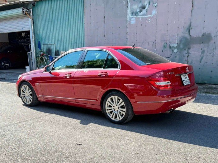 Mercedes Benz C250 2012 đỏ rực rỡ