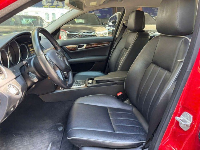 Mercedes Benz C250 2012 đỏ rực rỡ