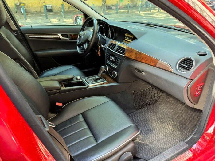 Mercedes Benz C250 2012 đỏ rực rỡ