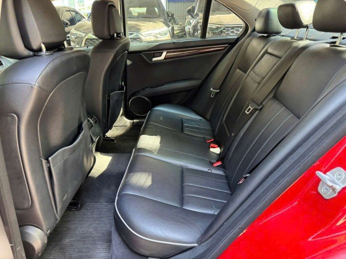 Mercedes Benz C250 2012 đỏ rực rỡ