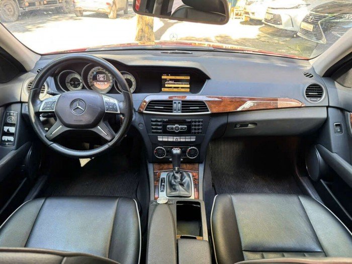 Mercedes Benz C250 2012 đỏ rực rỡ