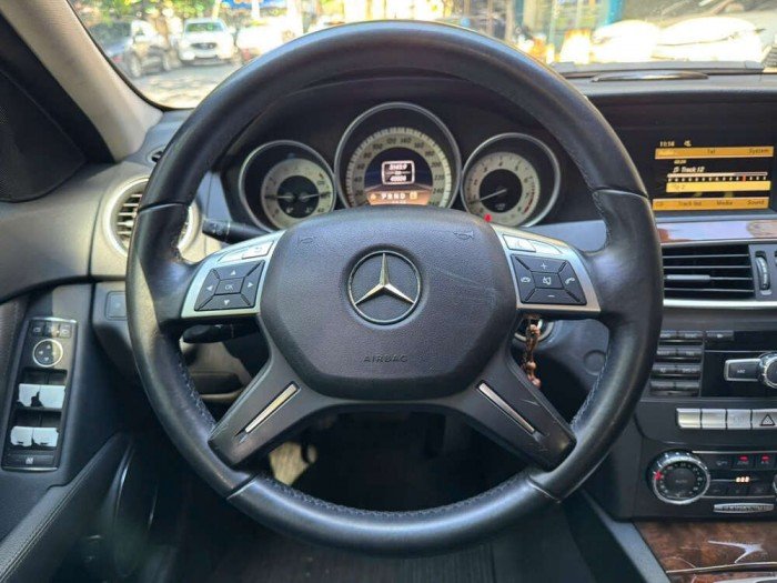 Mercedes Benz C250 2012 đỏ rực rỡ